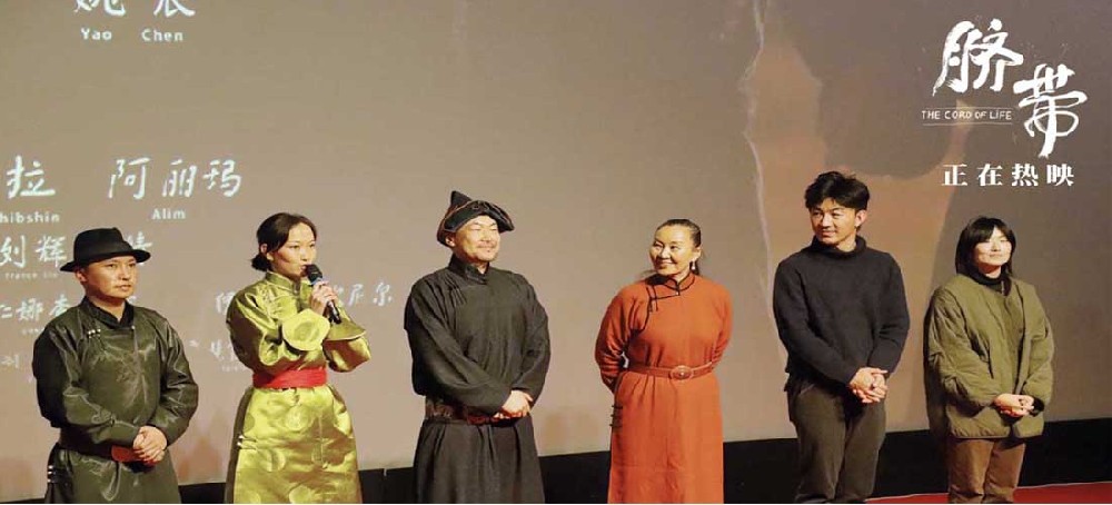 电影《脐带》温暖“回家” 彰显电影人的传承与情谊