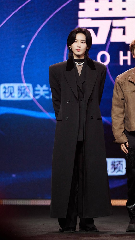 陆柯燃请公主们关注搜狐视频舞蹈翻跳盛典 聊和许佳琪重聚小故事