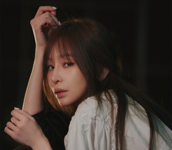 王心凌新专热单《感情用事》MV虐心上线 郑元畅杨谨华力挺好友展现超强演技